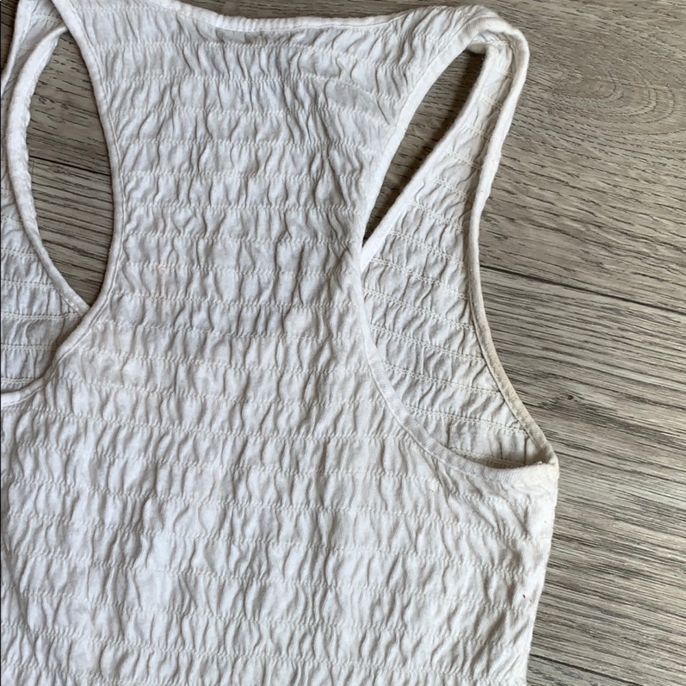 American eagle White top<3. - Picture 6 of 6